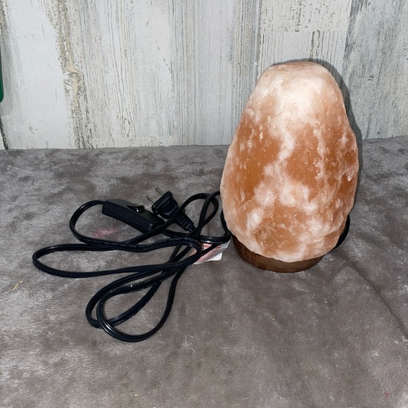 1230 Himalayan Salt Lamp - Picture 1 of 5